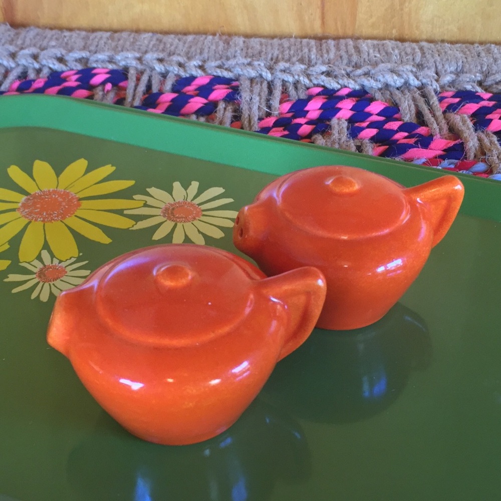 Vintage Teapot Salt&Pepper Shakers - Picture 2 of 6